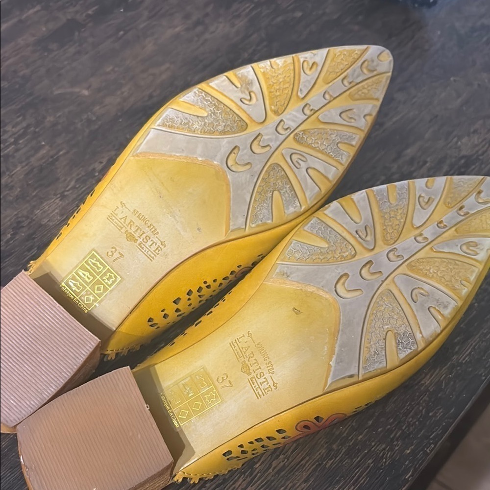 Colorful Women's Slip-On Shoes - Picture 3 of 5